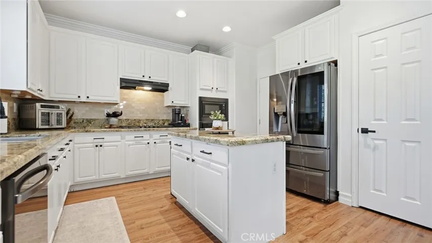 6067 Cone Peak, Fontana, California 92336
