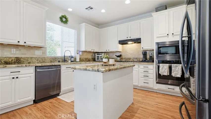 6067 Cone Peak, Fontana, California 92336