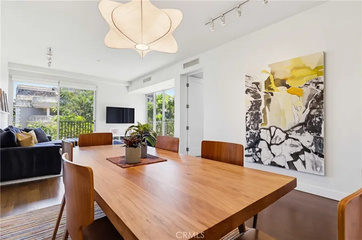 855 N Croft Avenue 302, Los Angeles, California 90069