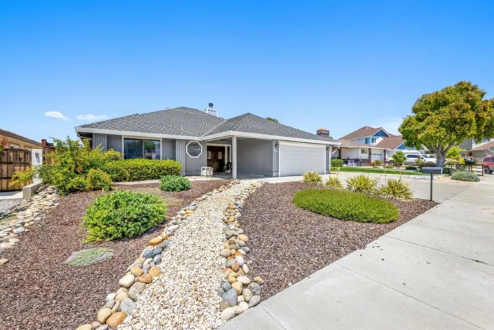 1630 Bodega Ct - Single story - check - 3 bedrooms - check - Pool - check!