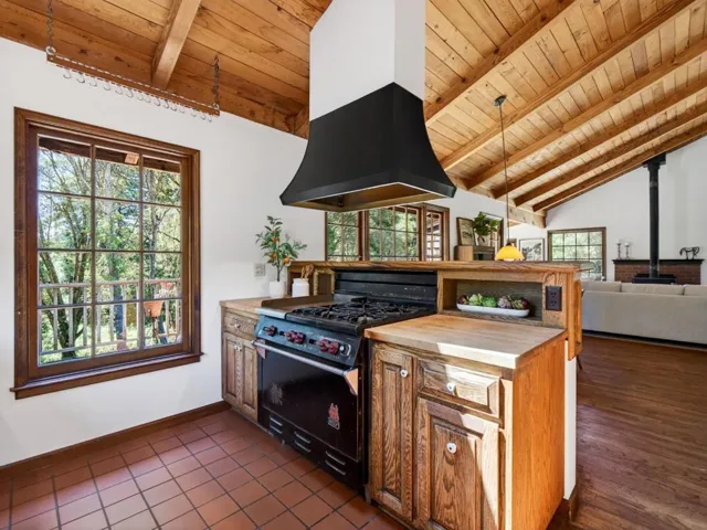 925 Old Farm Lane, Aptos, California 95003