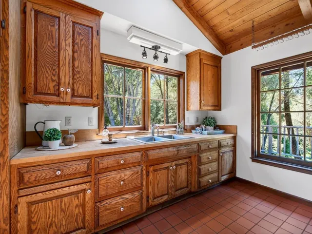 925 Old Farm Lane, Aptos, California 95003