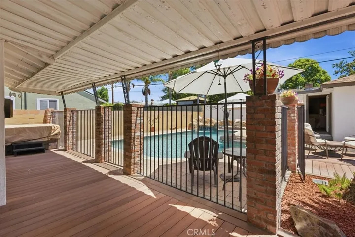 POOL COMPLETLY FENCED