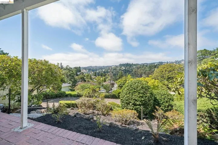 5933 Johnston Dr., Oakland, California 94611