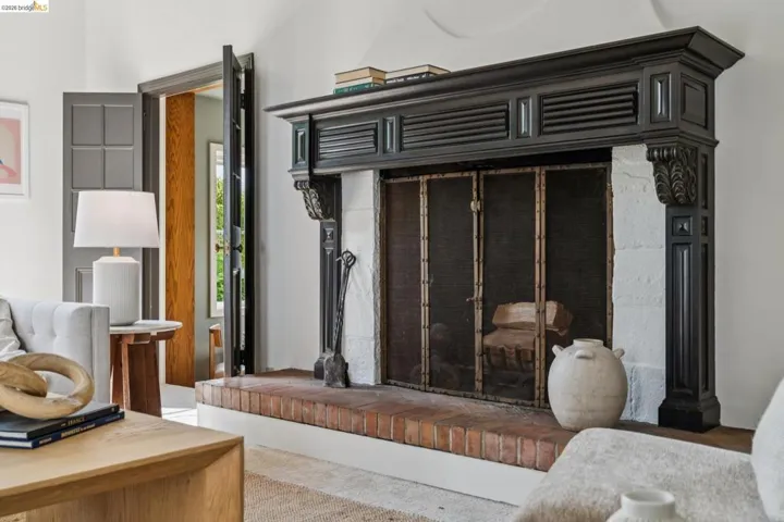 5933 Johnston Dr., Oakland, California 94611