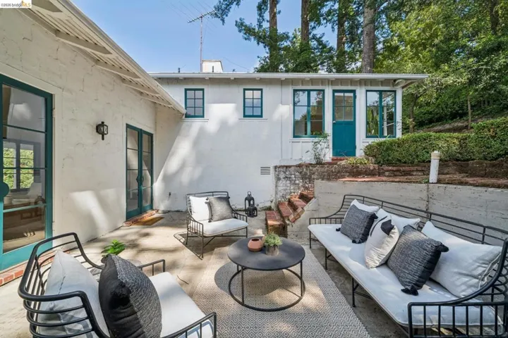 5933 Johnston Dr., Oakland, California 94611