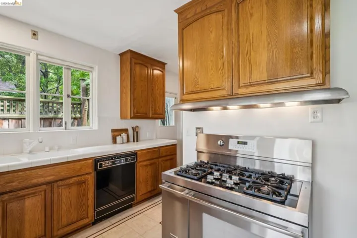 5933 Johnston Dr., Oakland, California 94611