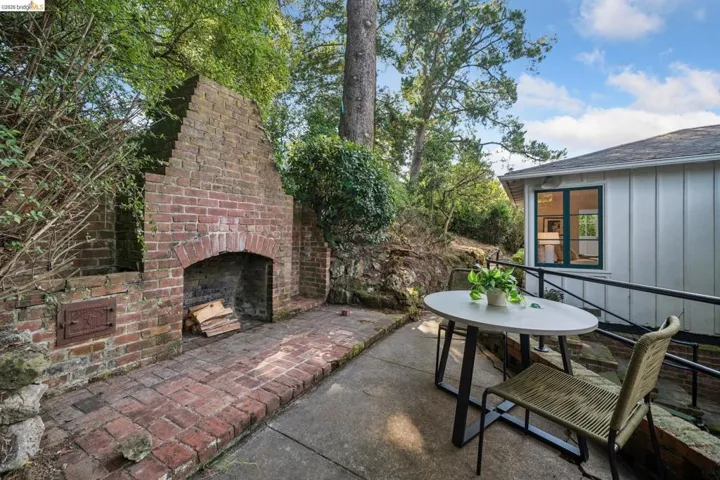 5933 Johnston Dr., Oakland, California 94611