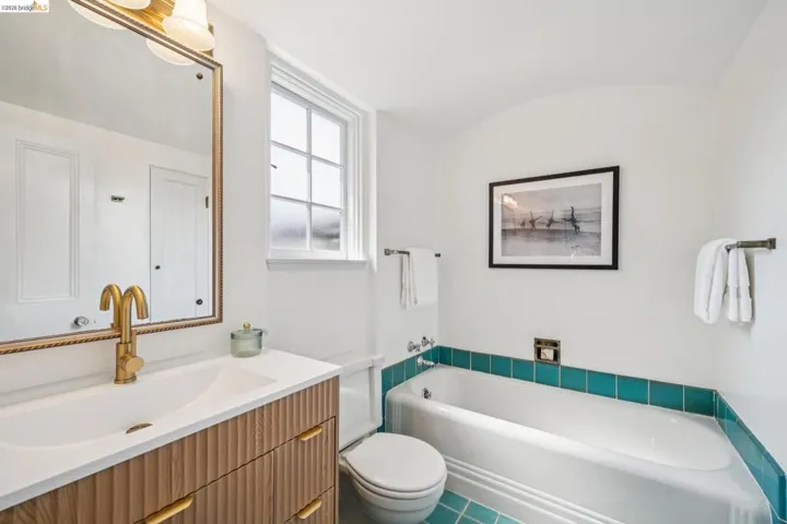 5933 Johnston Dr., Oakland, California 94611