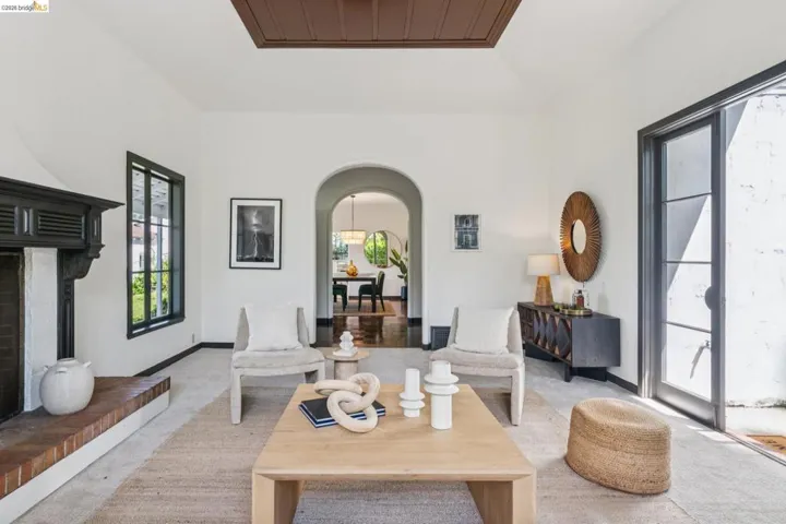 5933 Johnston Dr., Oakland, California 94611