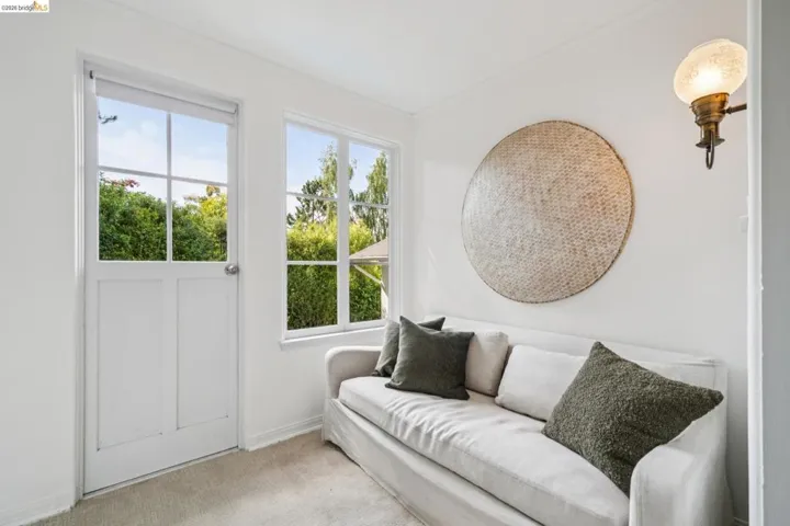 5933 Johnston Dr., Oakland, California 94611