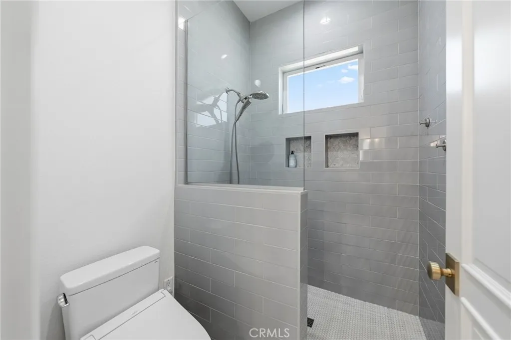 walk in shower in jack-n-jill bath