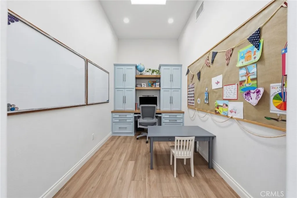 office w/built-ins