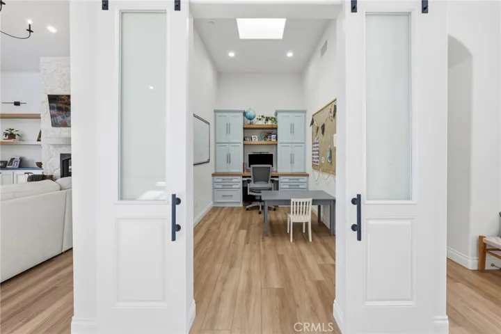Entry to office w/built-ins