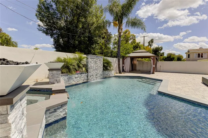 9450 Tampa, Northridge, California 91324