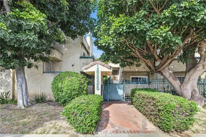16825 Passage, Paramount, California 90723