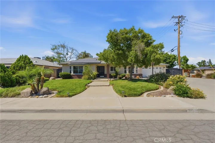 100 W Adrian Way, Hanford, California 93230