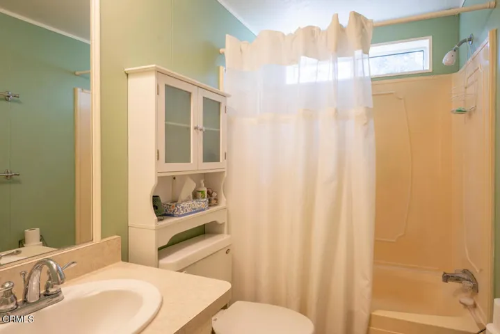 Hall/Guest Bath