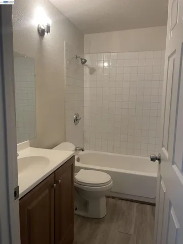 2424 E 24th Street, Oakland, California 94601