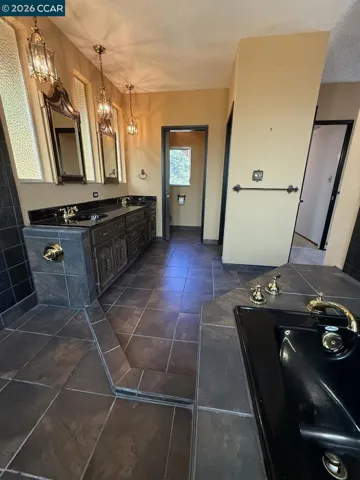 40 Carter Ct, El Sobrante, California 94803-3314