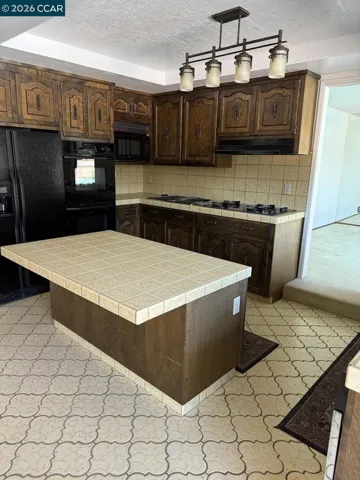 40 Carter Ct, El Sobrante, California 94803-3314