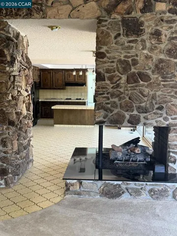 40 Carter Ct, El Sobrante, California 94803-3314
