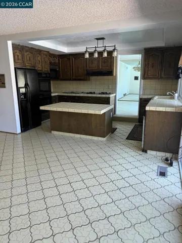 40 Carter Ct, El Sobrante, California 94803-3314