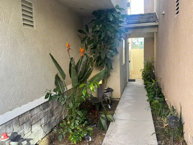 20300 Vanowen Street 29, Winnetka, California 91306