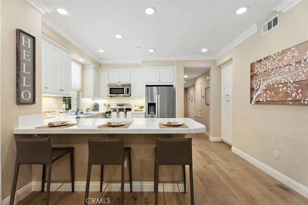 Kitchen with peninsula Kitchen with peninsula