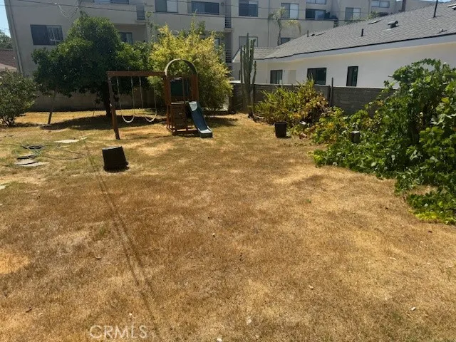 back yard access from kitchen