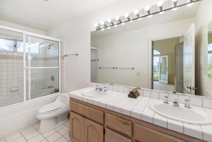 919 W Lewis 7, San Diego, California 92103