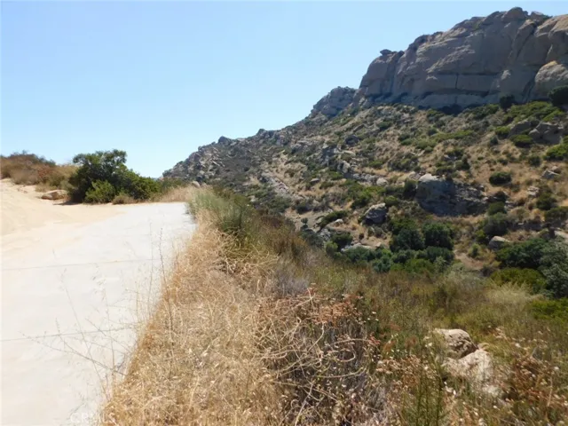475 Box Canyon Road, West Hills, California 91304