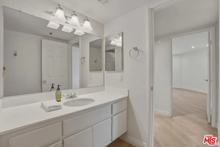 675 Oak Run Trail Tl301, Oak Park, California 91377