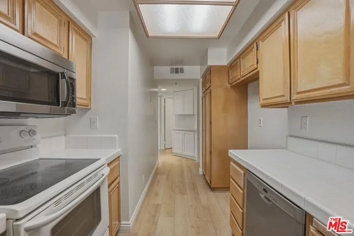 675 Oak Run Trail Tl301, Oak Park, California 91377