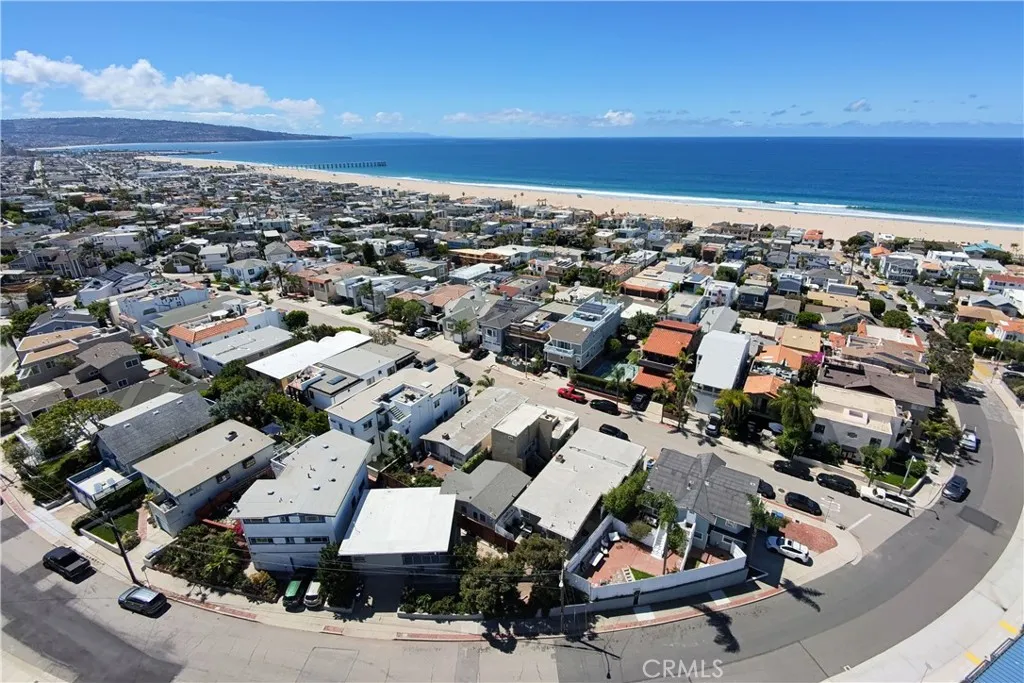 Ahh....to live at the beach.  428 25th is the home in the foreground with the white roof