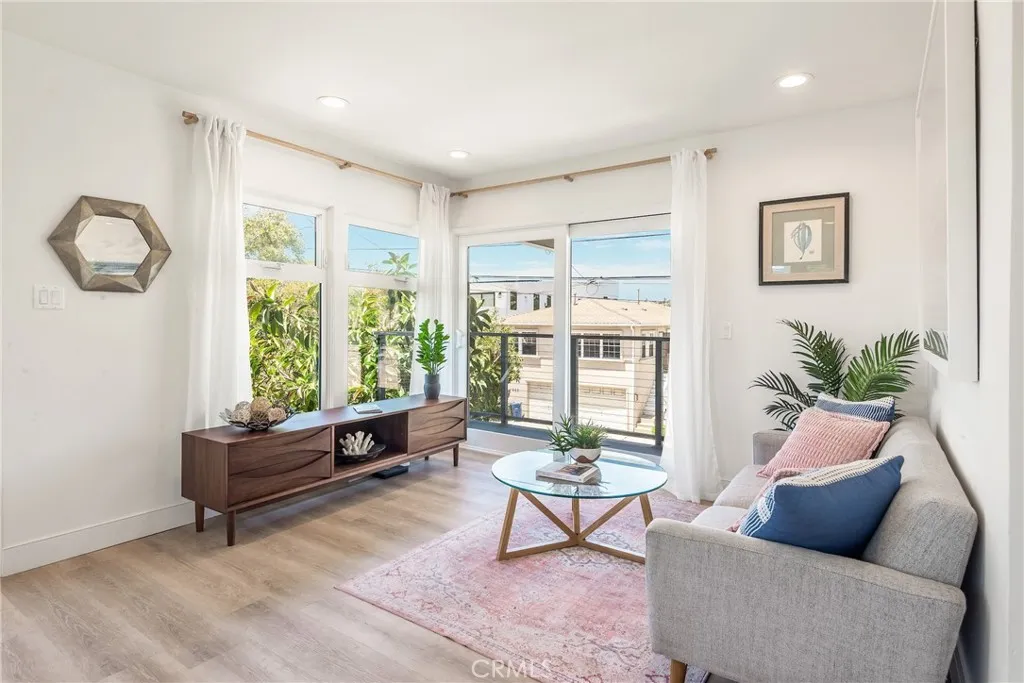 Upper unit - Beautiful and bright interior spaces in both upper and lower units