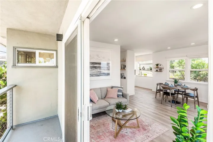 Upper unit - Indoor outdoor living