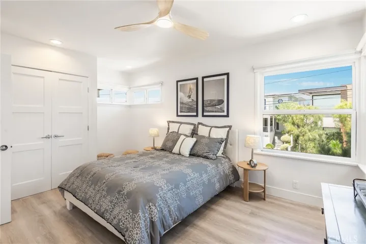 Bright and beautiful Beautiful bedroom in the upper unit