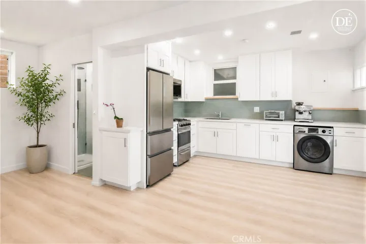 Lower unit - Great outdor spaces for both units