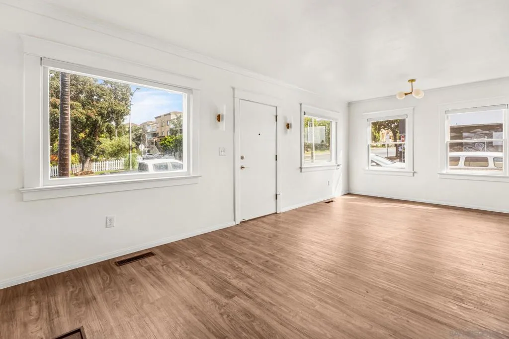 915 Civic Center, Oceanside, California 92054 — photo 4