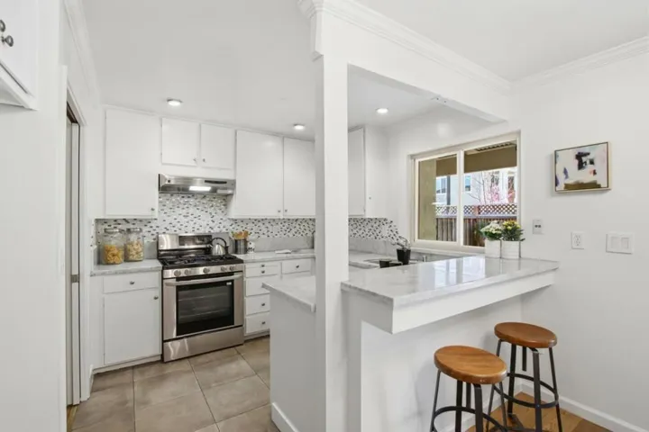 436 Sierra Vista Avenue 6, Mountain View, California 94043