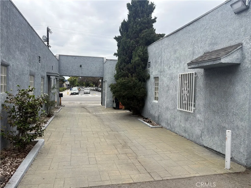 4760 S Figueroa, Los Angeles, California 90037 — photo 4