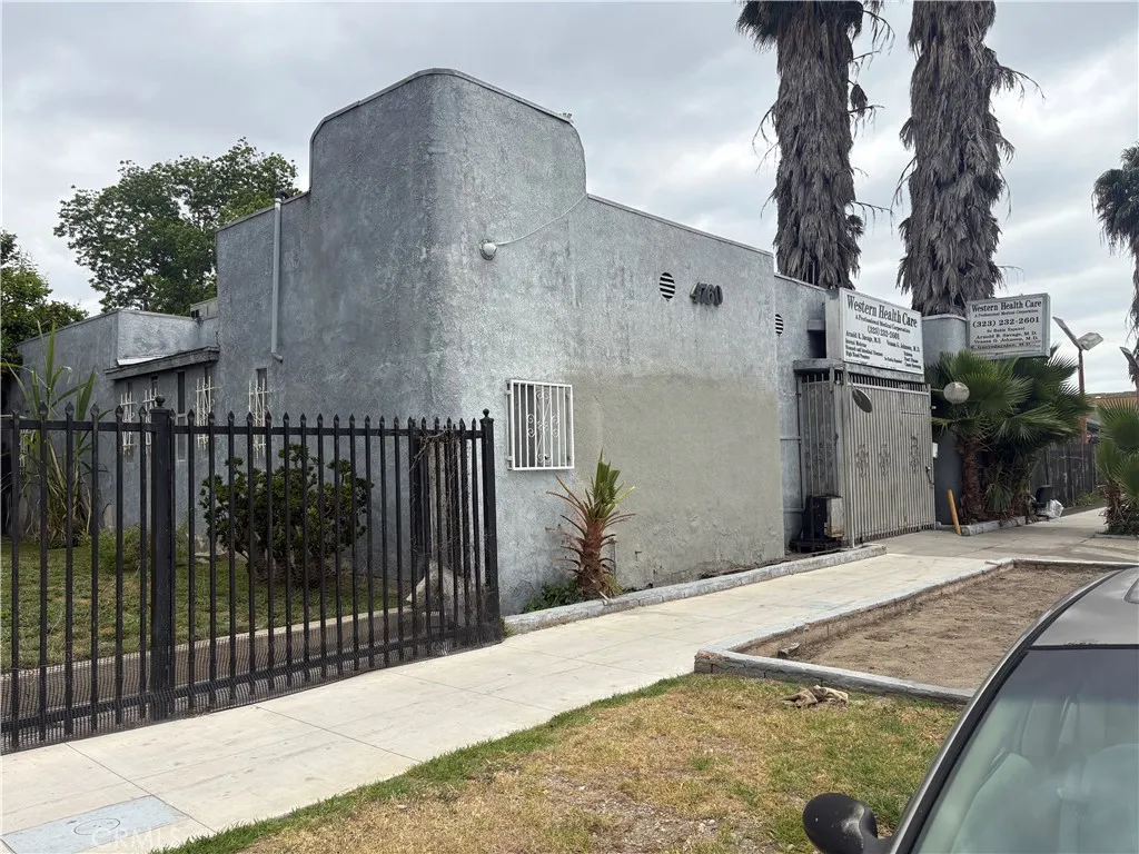 4760 S Figueroa