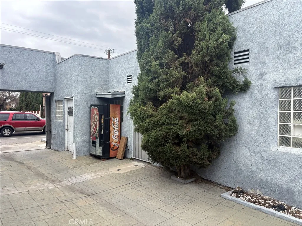 4760 S Figueroa, Los Angeles, California 90037 — photo 5