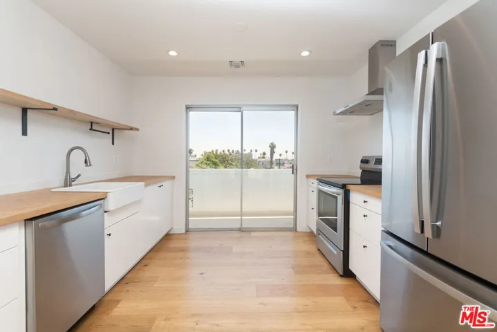 5935 Chula Vista Way Penthouse, Los Angeles, California 90068
