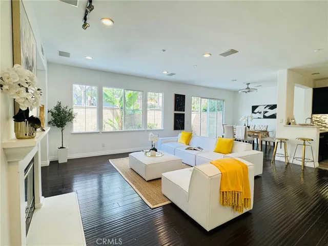 10 Salton, Irvine, California 92602
