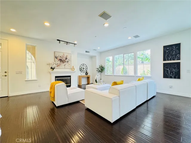10 Salton, Irvine, California 92602