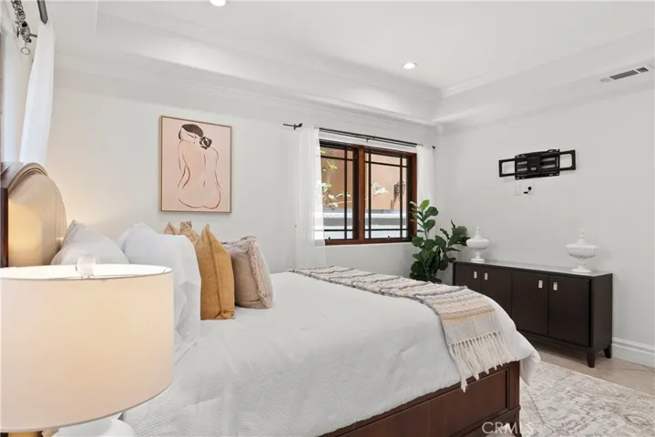 15014 Valleyheart, Sherman Oaks, California 91403