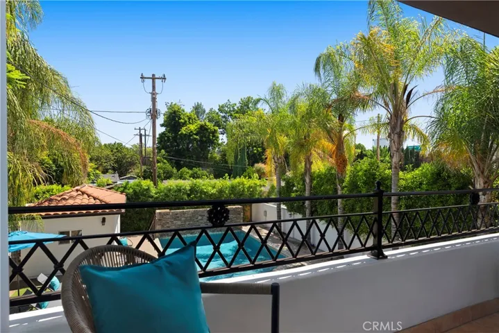 15014 Valleyheart, Sherman Oaks, California 91403