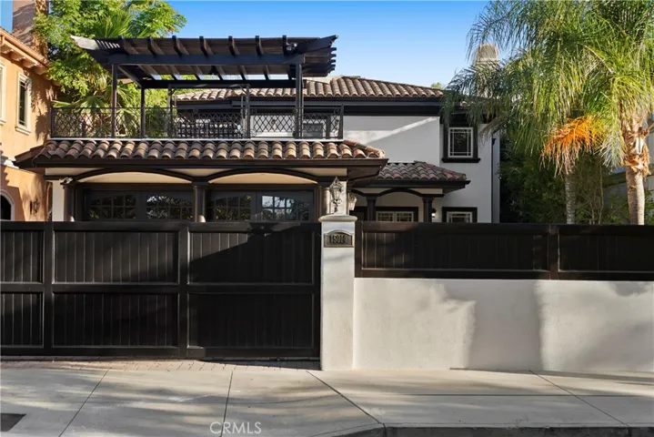 15014 Valleyheart, Sherman Oaks, California 91403